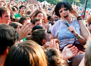 CRYSTAL CASTLES @ POPPED 2008